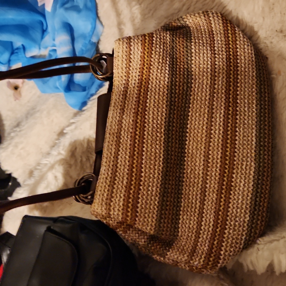 Hand bag.gently used.knit. neutral colors.